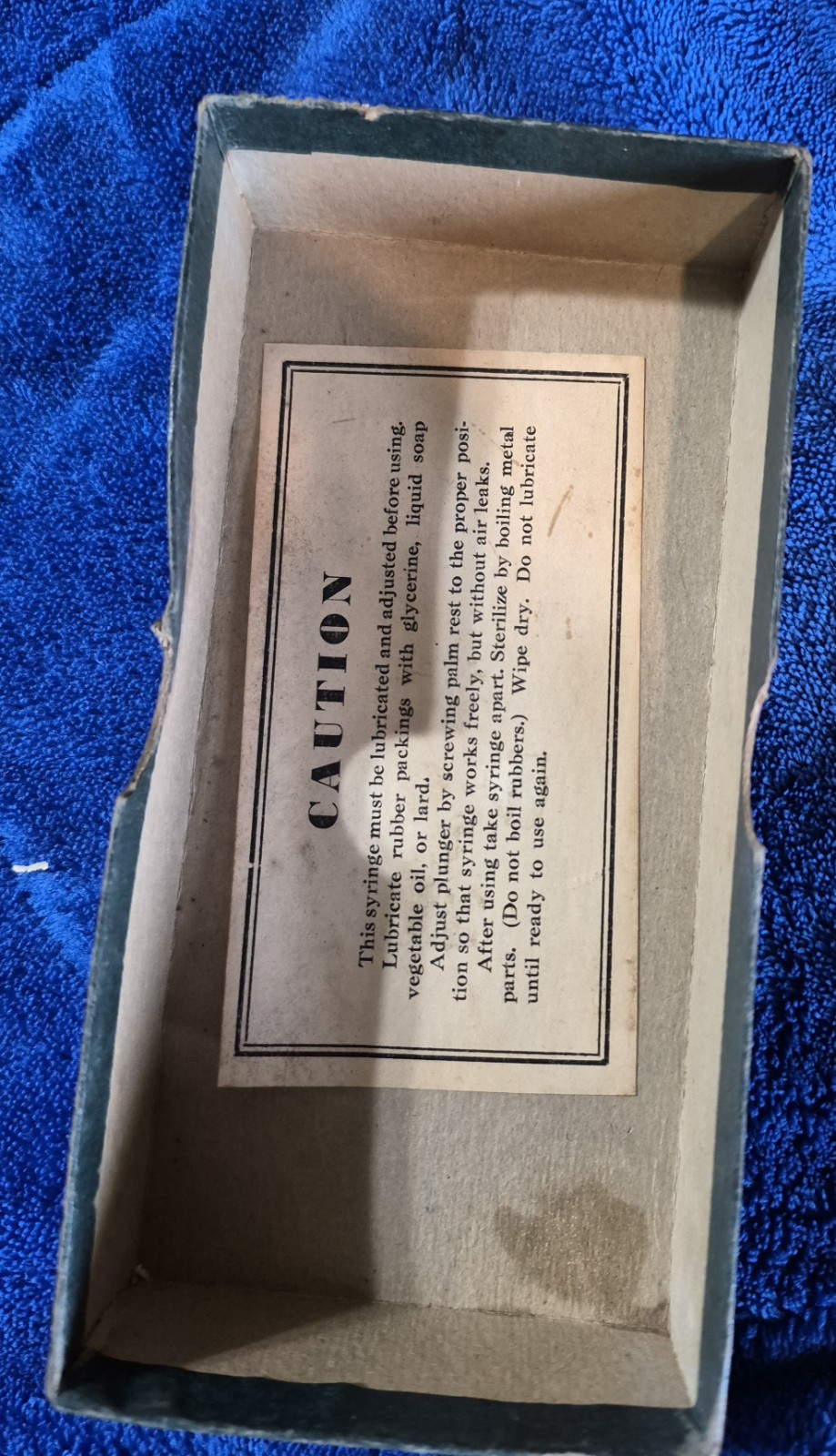VINTAGE Veterinarian , DOCTOR METAL SYRINGE