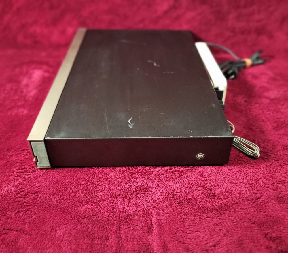 Hitachi FT-5500 Stereo Tuner (1981)