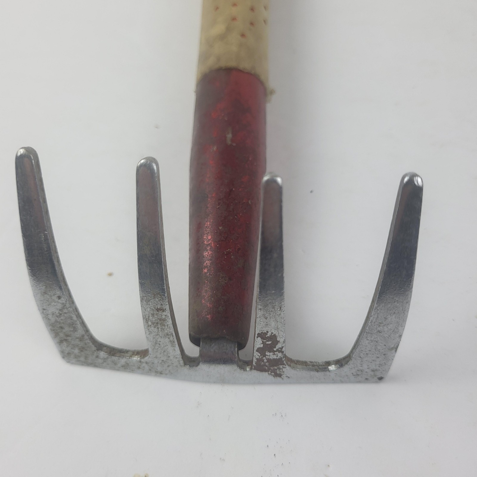 True Temper 10" Long Handle Garden Cultivator Cushion Grip Steel 4 Tine Tool