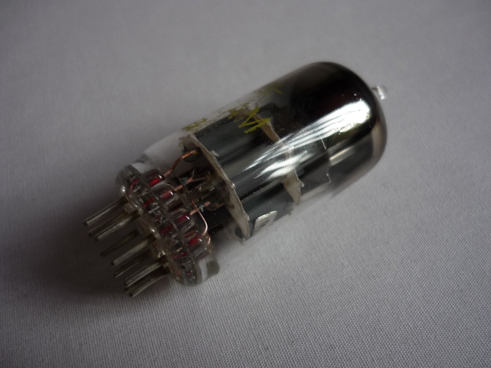 1pc. ECC88 = 6DJ8, CV5358, M3624 double triode TUNGSRAM