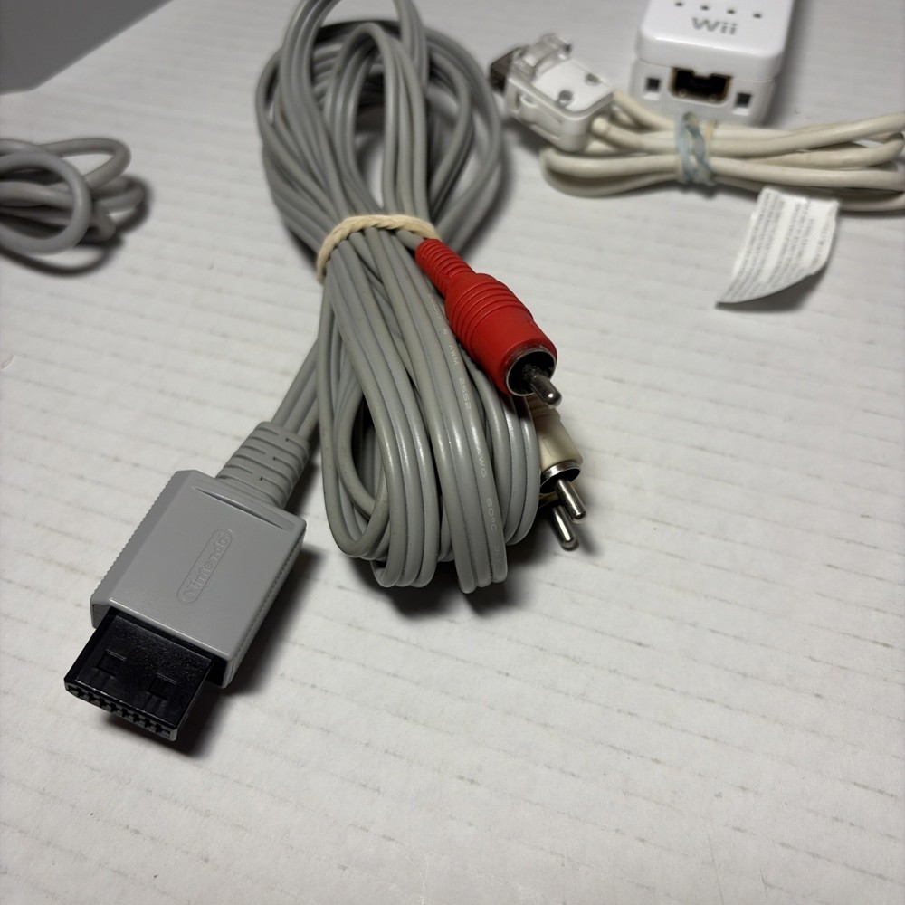 Nintendo Wii Video Game Console Working With Cables, 1 Controller. Read