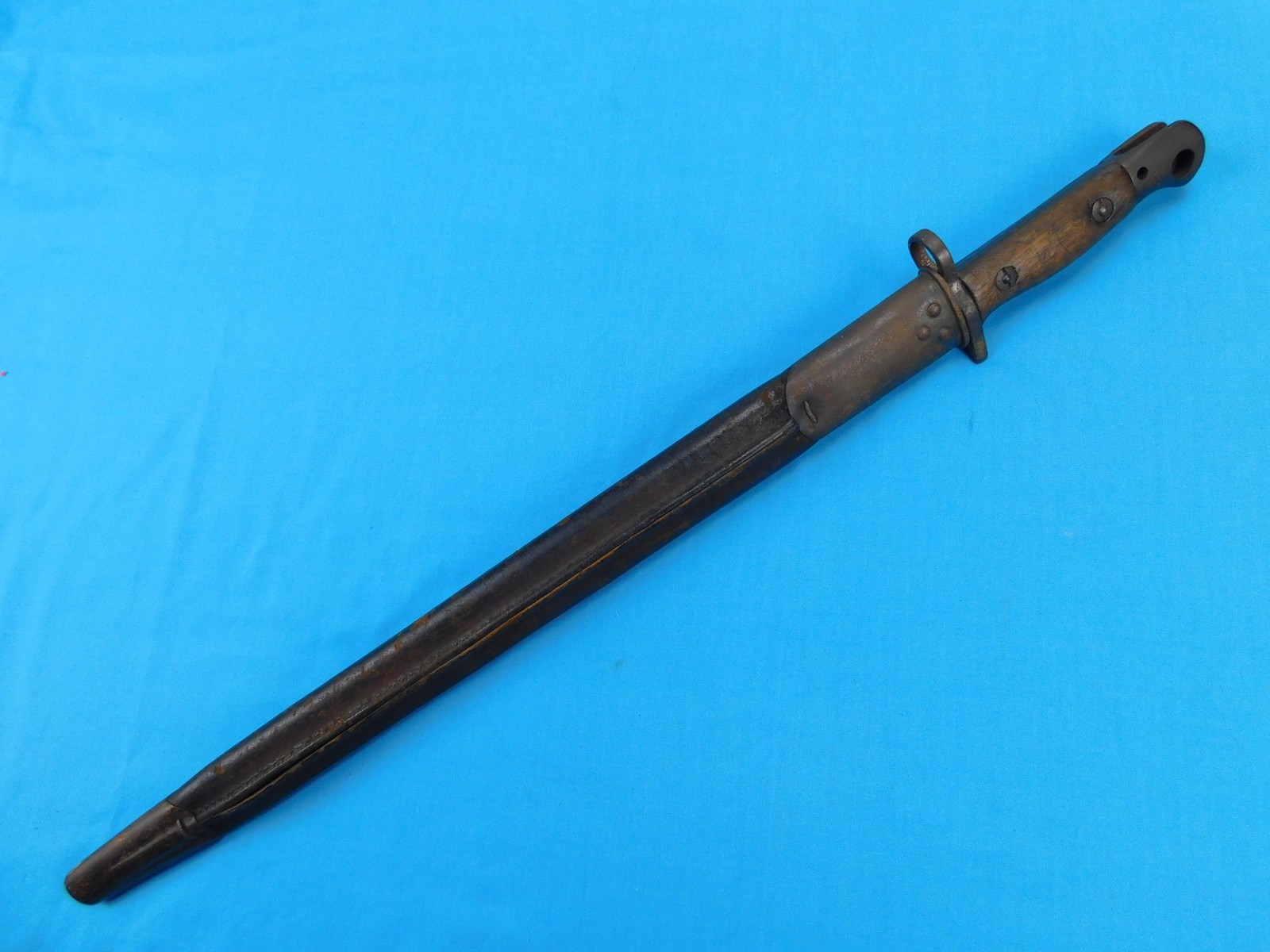 British English WW1 Model 1907 Antique Bayonet Fighting Knife w/ Scabbard