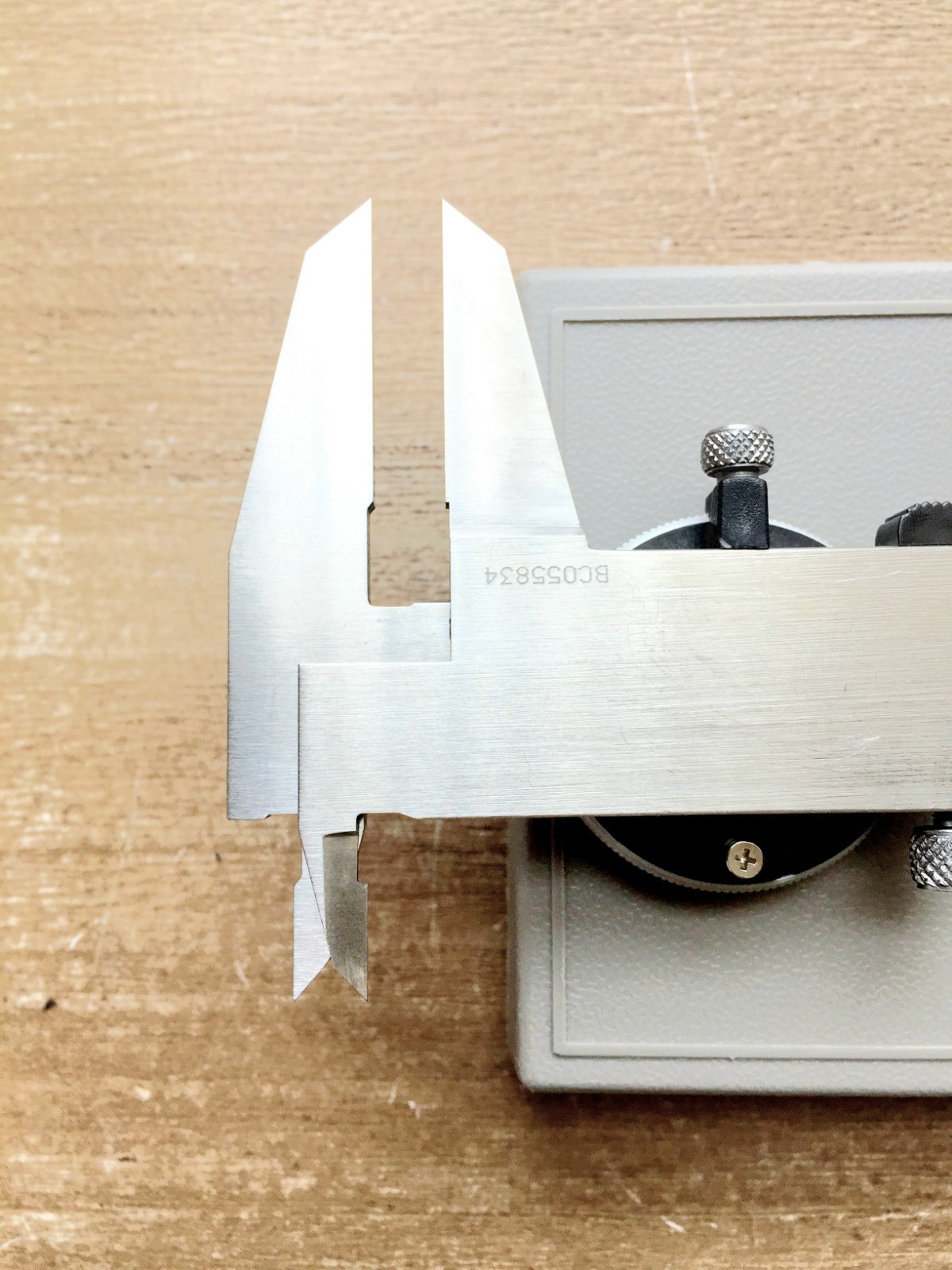 Mitutoyo Dial Caliper 6" Calibrated 505-637 .001" 6” With Case Made In JAPAN New