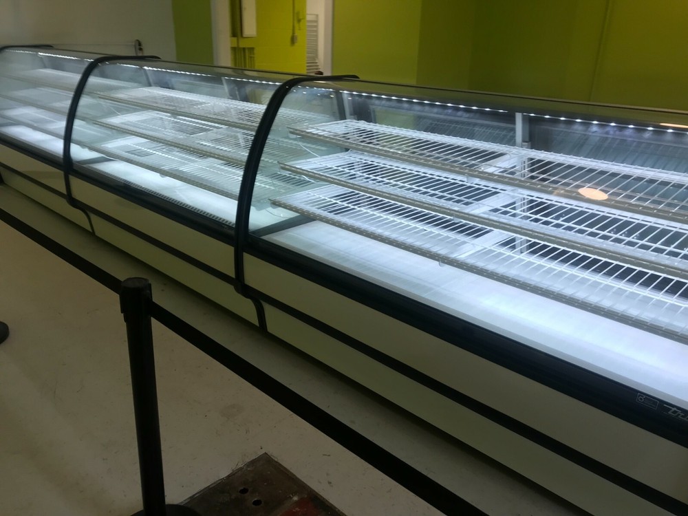 True Dry Display Case, Restaurant Bakery.