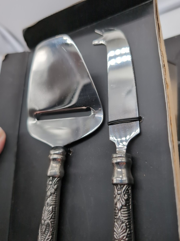 Cynthia Rowley 2 piece wedding cake serving set