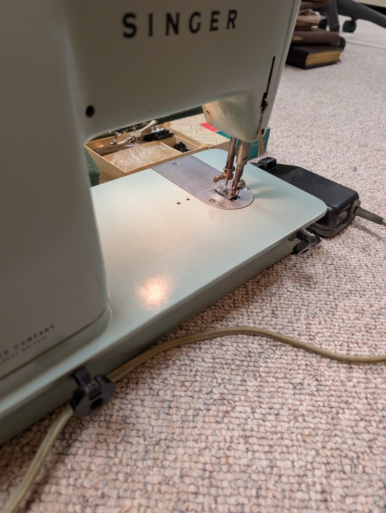 SINGER 338 Sewing Machine Blue With Attachments. Working
