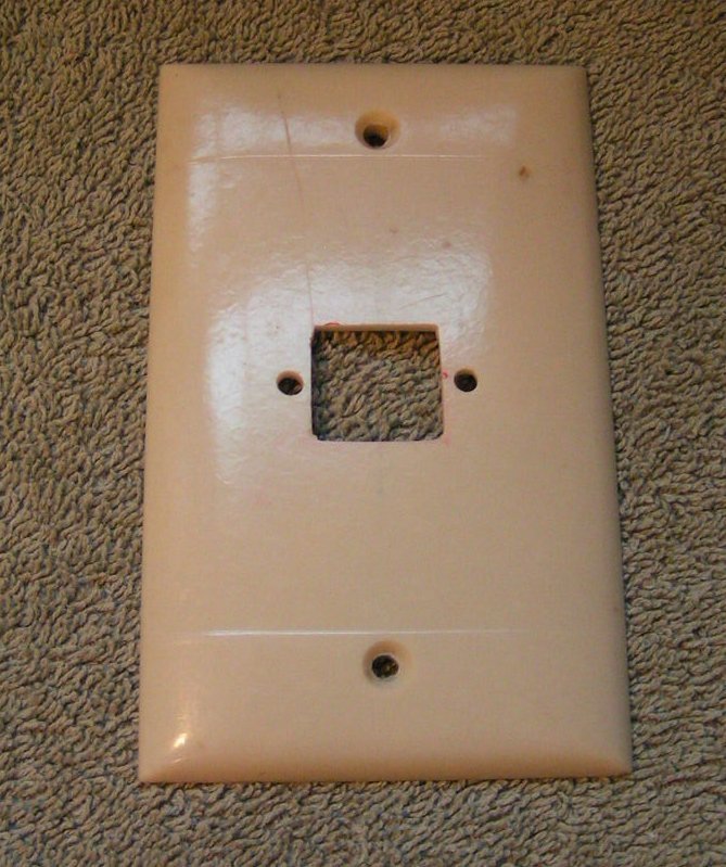 vintage Sierra solid Bakelite Ivory Square prong Outlet Switch Plate Cover