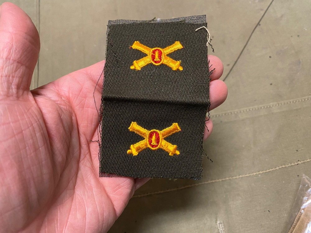 ORIGINAL WWII US ARMY CLASS A JACKET & SHIRT SEW ON "ARTILLERY" OFFICER INSIGNIA