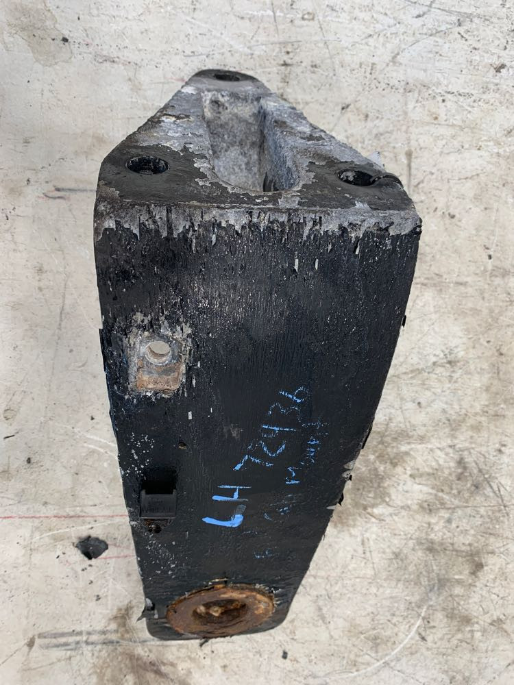 2009 Peterbilt 335 Cab Mount (630-10701)