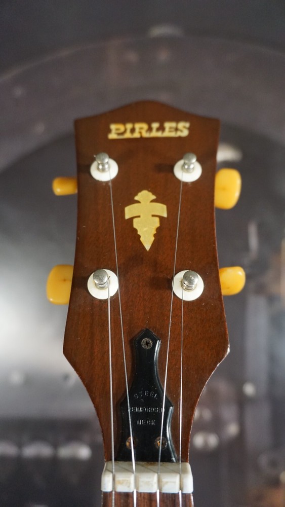 Pirles 5-String Closed Back Banjo w/ Hard Case