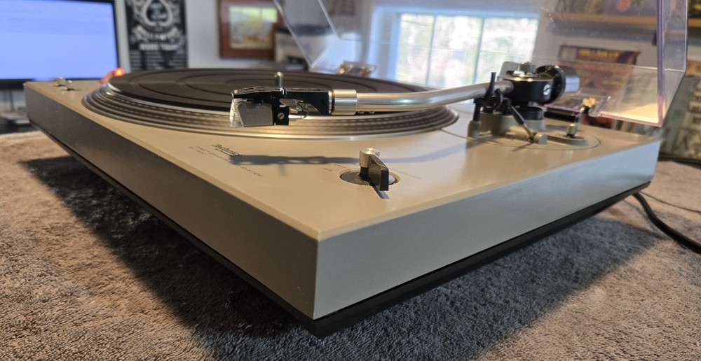 Technics Direct Drive SL-1500 Manual Turntable, Serviced, Recapped.
