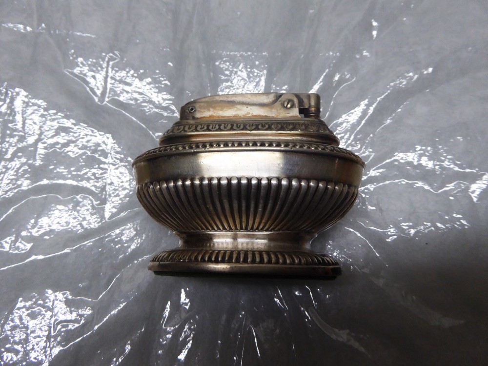 Vintage Ronson "QUEEN ANNE" Table Lighter