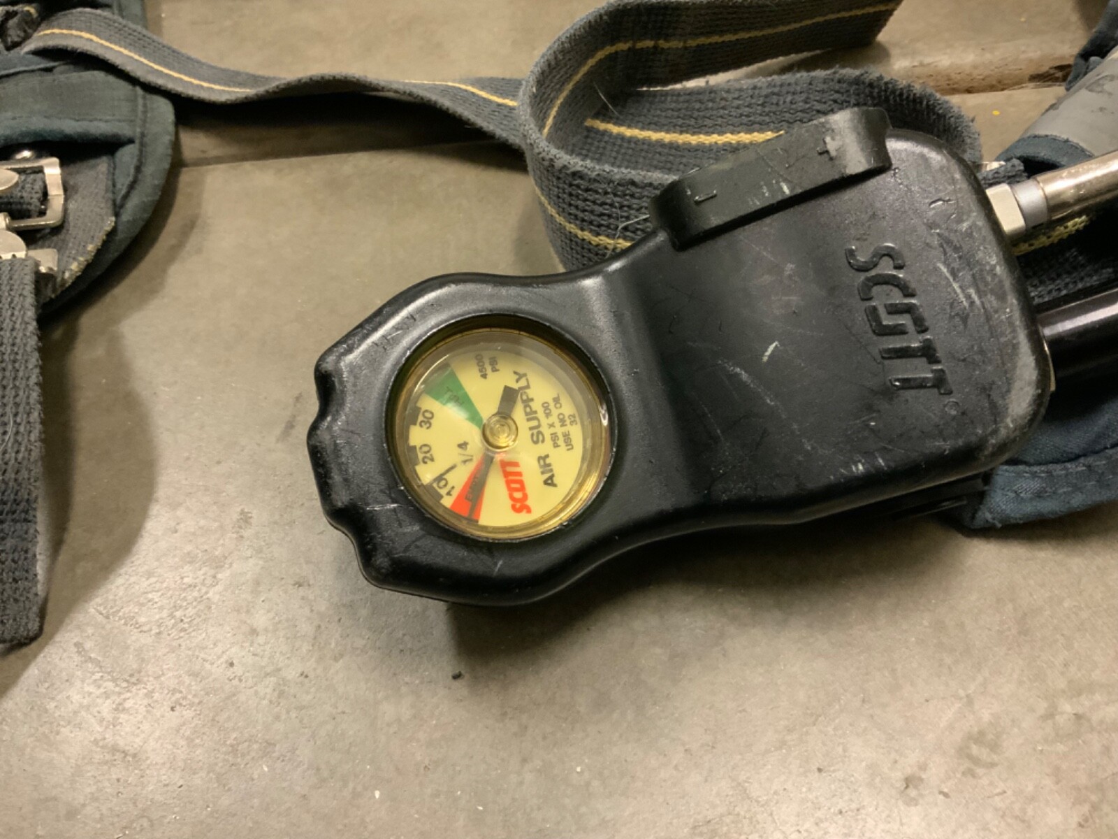 Scott 4.5 4500 PSI SCBA Air Pak Harness with HUD Excellent Condition