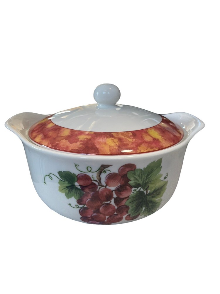 3 Quart Round Covered Casserole Vintage Grape (Rust Sponge Border) NWT