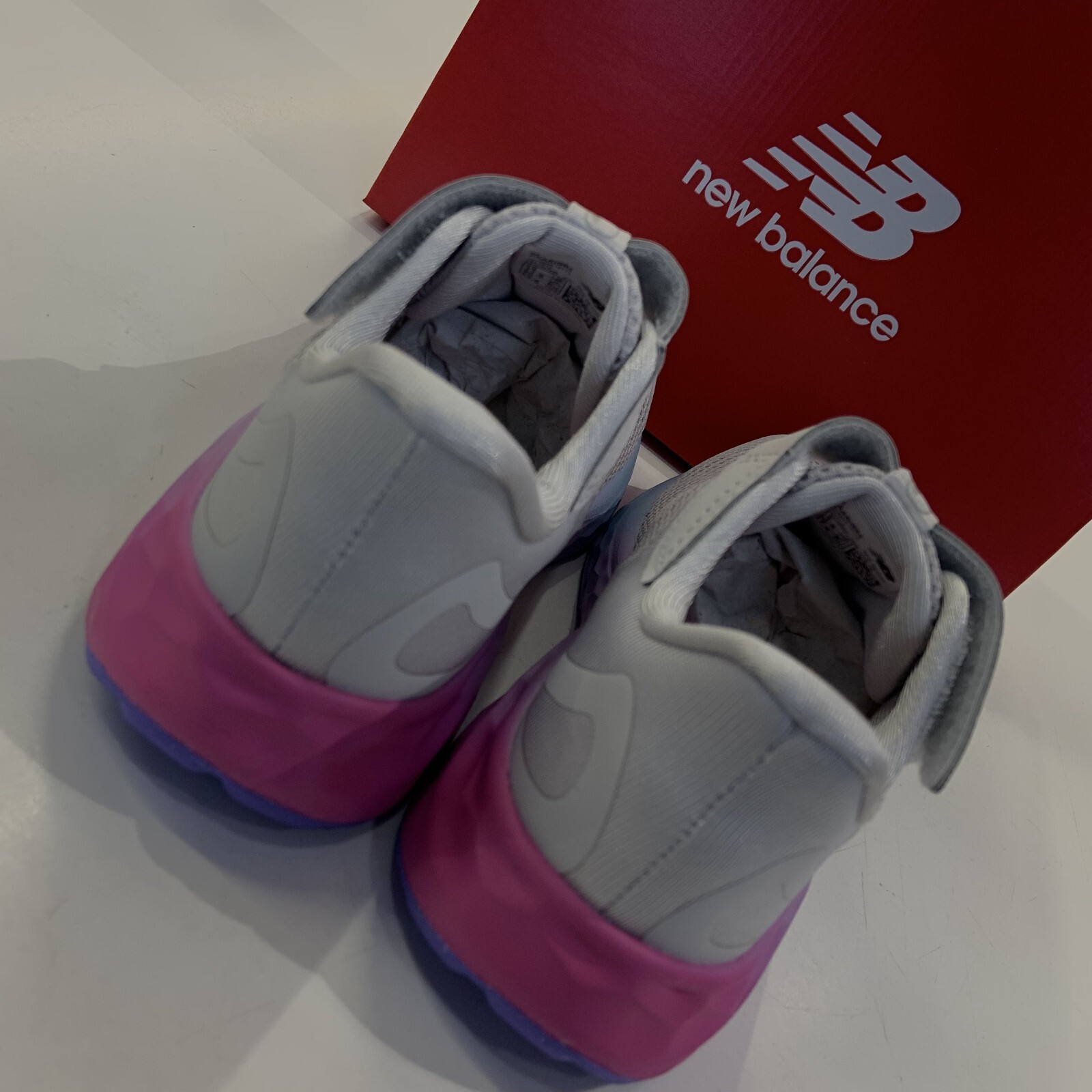 New Balance Fresh Foam Arishi V4 Grey Pink Bungee Lace.
