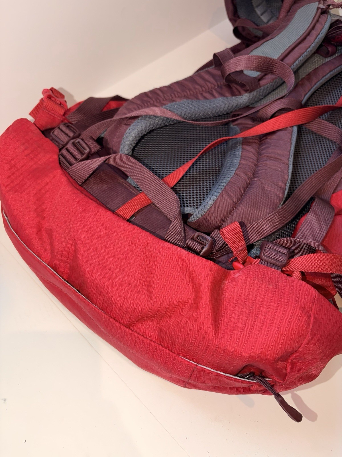 rei traverse 35 backpack Molten Red