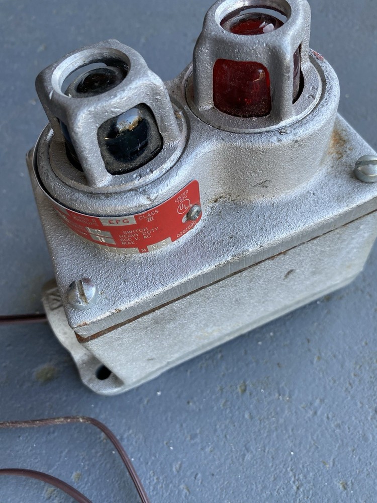 Crouse Hinds Indicating Light 125 Volts Hazardous