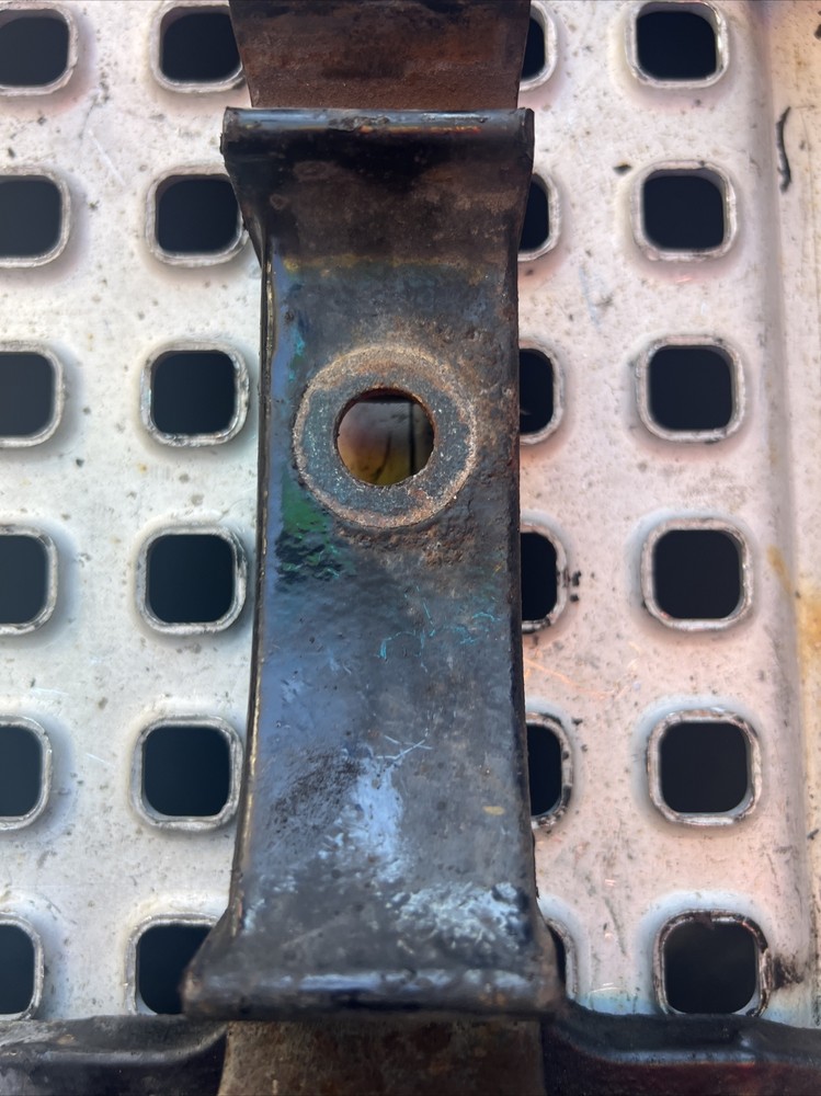 FREIGHTLINER CASCADIA 125 CAB MOUNTBRACKET 1858937-012