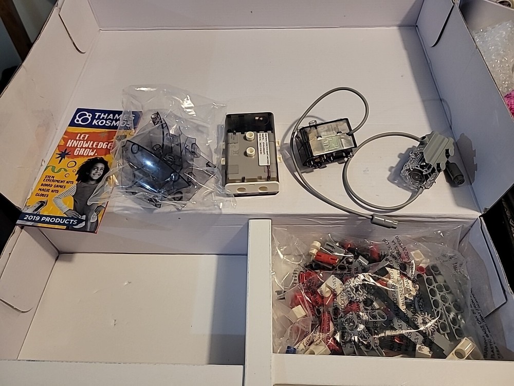 Thames & Kosmos - Robotics Smart Machines Engineering Kit - Model 620375