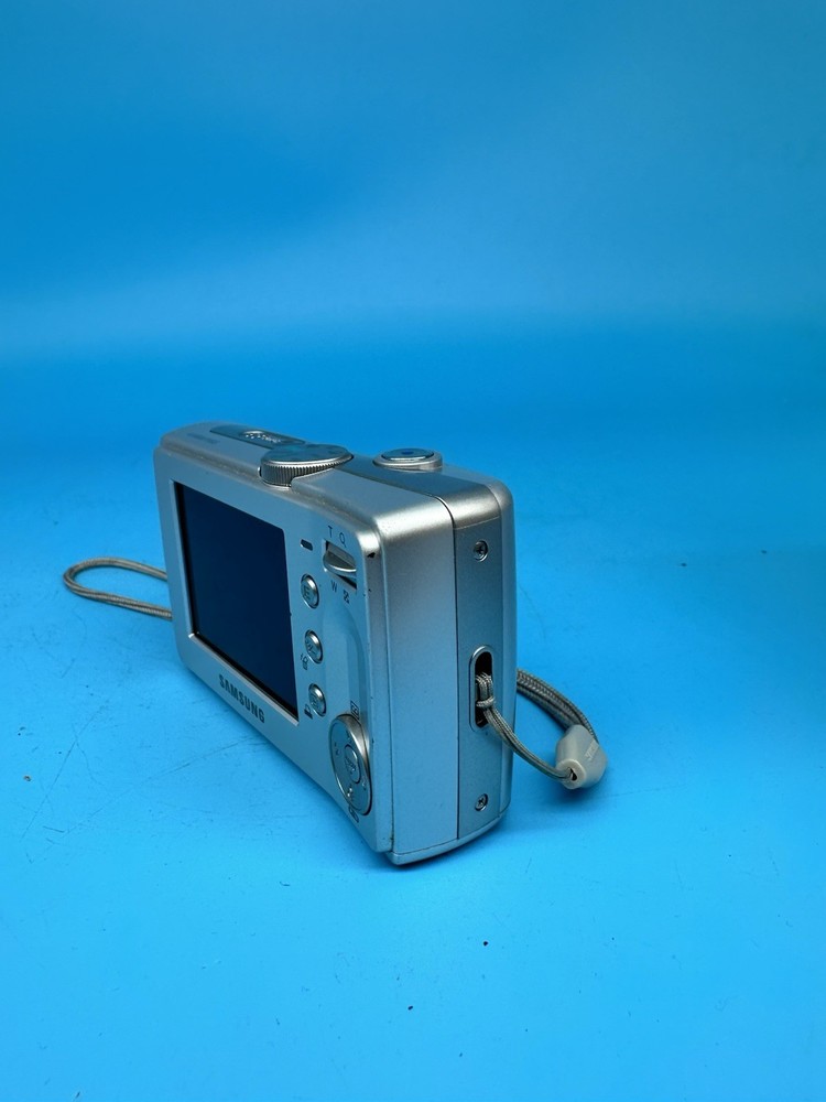 Samsung S630 6.0MP Digital Camera, Silver - Tested & Working