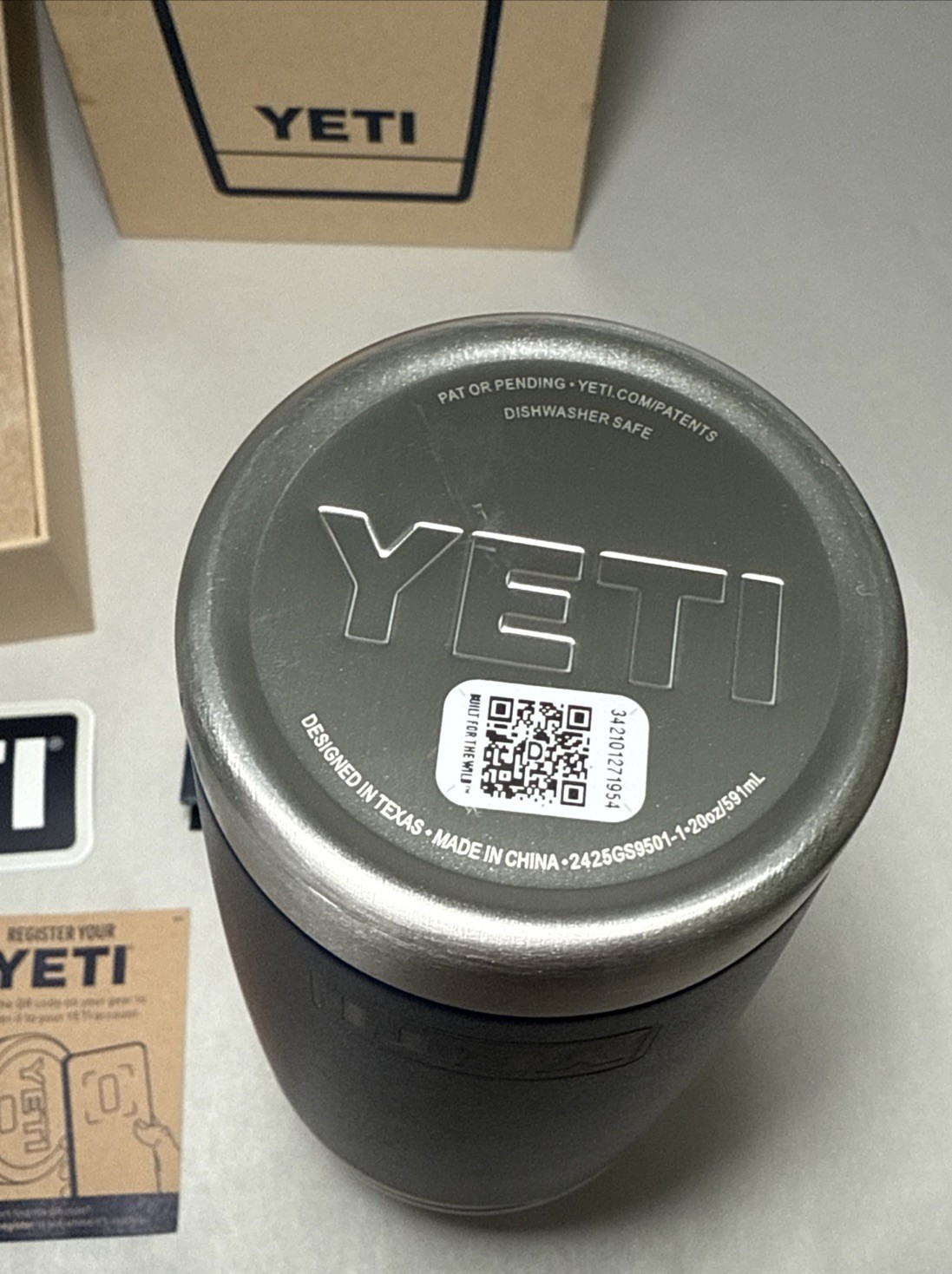 Yeti Rambler 20 oz Cocktail Shaker - Navy - NEW in Box w/ Paperwork