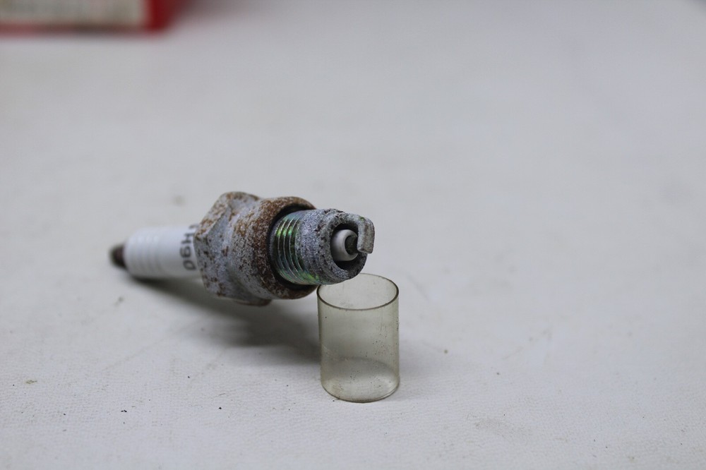 SPARK PLUGS NGK NOS D6HS FOR 10 PCS