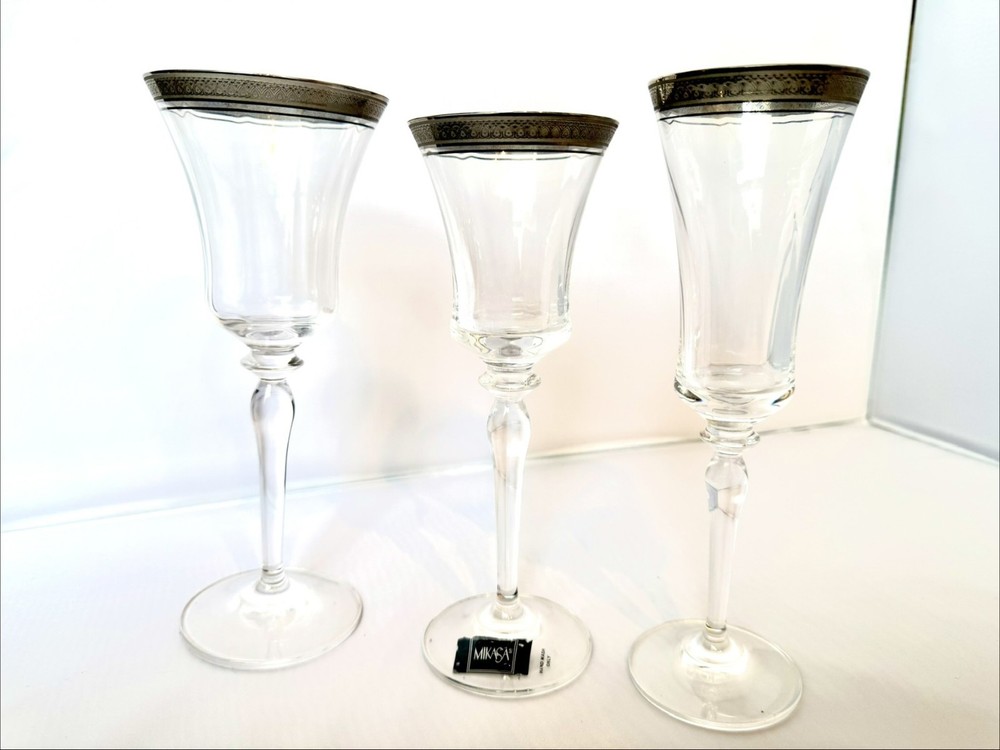 Mikasa Palatial Platinum Fluted Champagne pristine condition 12 available