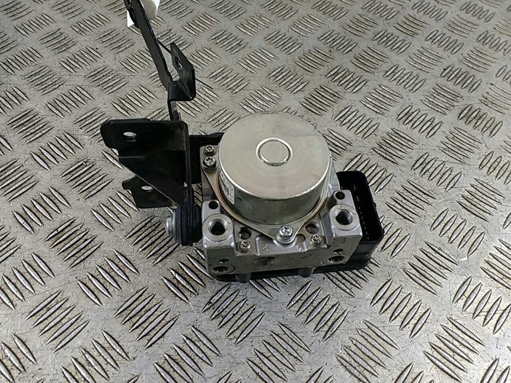 2013 TRIUMPH SPEED TRIPLE R 1050 ABS Pump