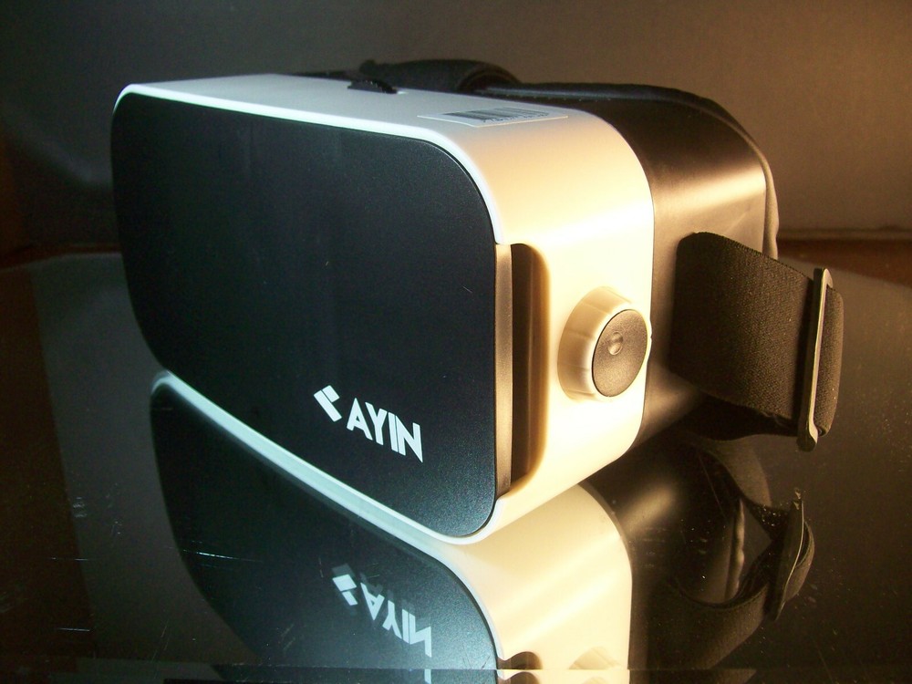 AYIN adjustable 360 VR, 3D Headset White New In Box