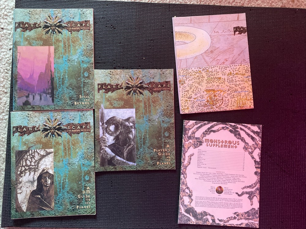 Planescape Campaign Setting box set, AD&D 2600. Missing Screen And 2 Maps