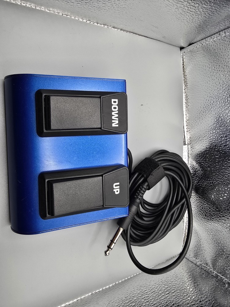 Behringer V-AMP 2 Guitar Amp Multi-Effects Processor Adapter Foot Switch And Bag