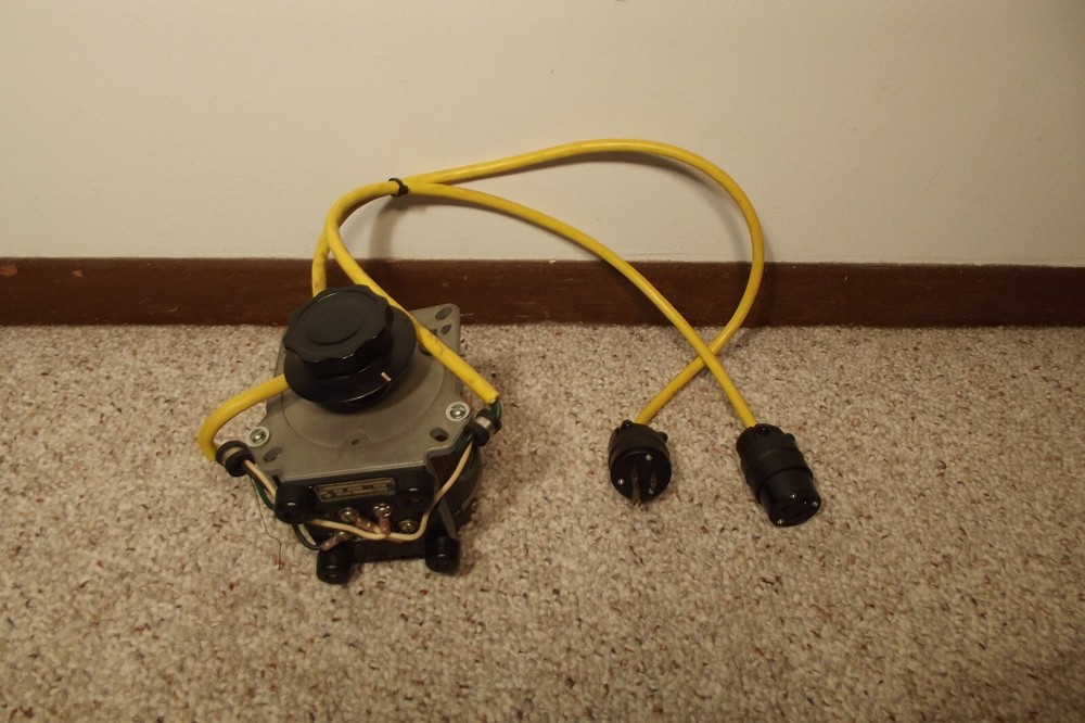 SUPERIOR POWERSTAT VARIABLE AUTOTRANSFORMER 1.4 KVA TYPE