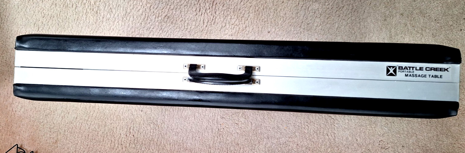 Battle Creek Portable Massage Table 042 Aluminum Legs w/ Carry Case pre-owned