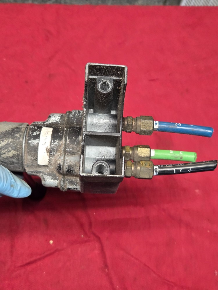 BENDIX SWITCH TRAILER HAND BRAKE ,VALVE T 240236 E