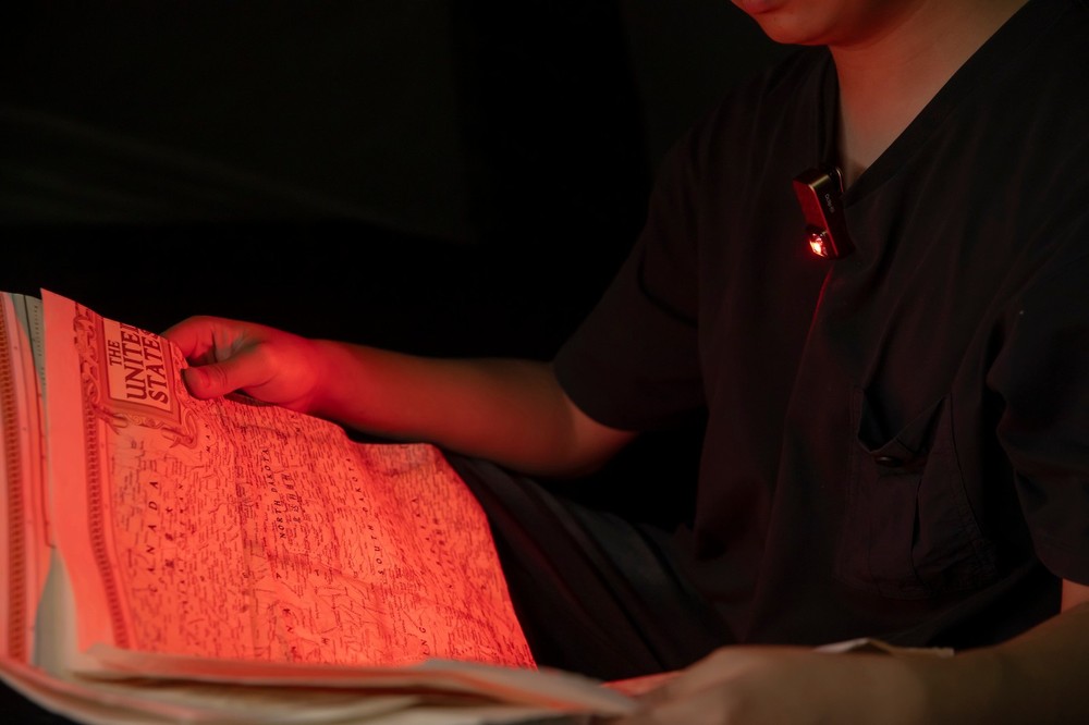 Olight Oclip Pro Ancient Script Flashlight, Floodlight Spotlight/Red Light, 500L