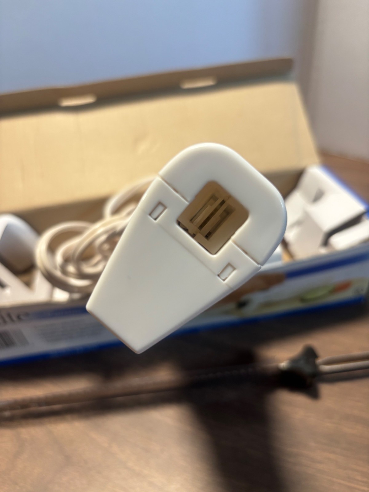 Elite Cuisine Electric Knife Stainless Steel Blades Model EK-570 White UL Certif