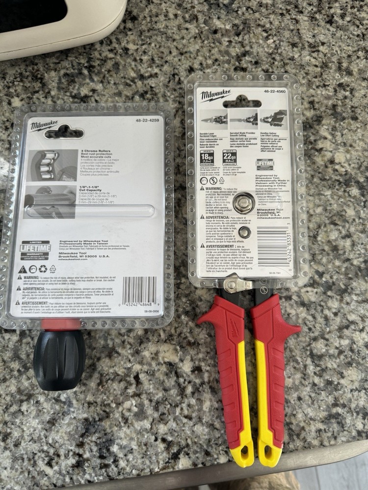 Milwaukee Pipe Cutter And Aviation Snips Bundle