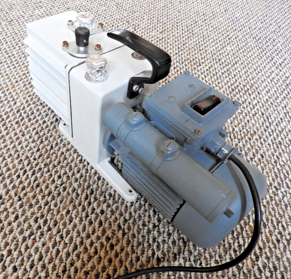 Leybold Trivac D4A Vacuum Pump - Used