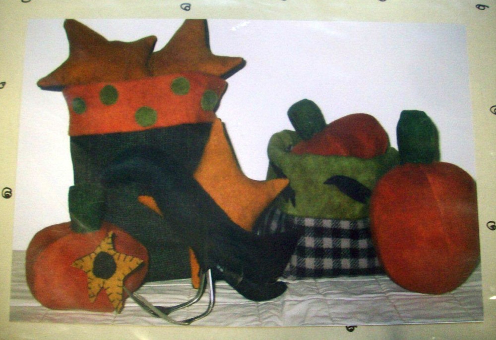 Fall Halloween Crow pumpkin folk art wool embroidery pattern