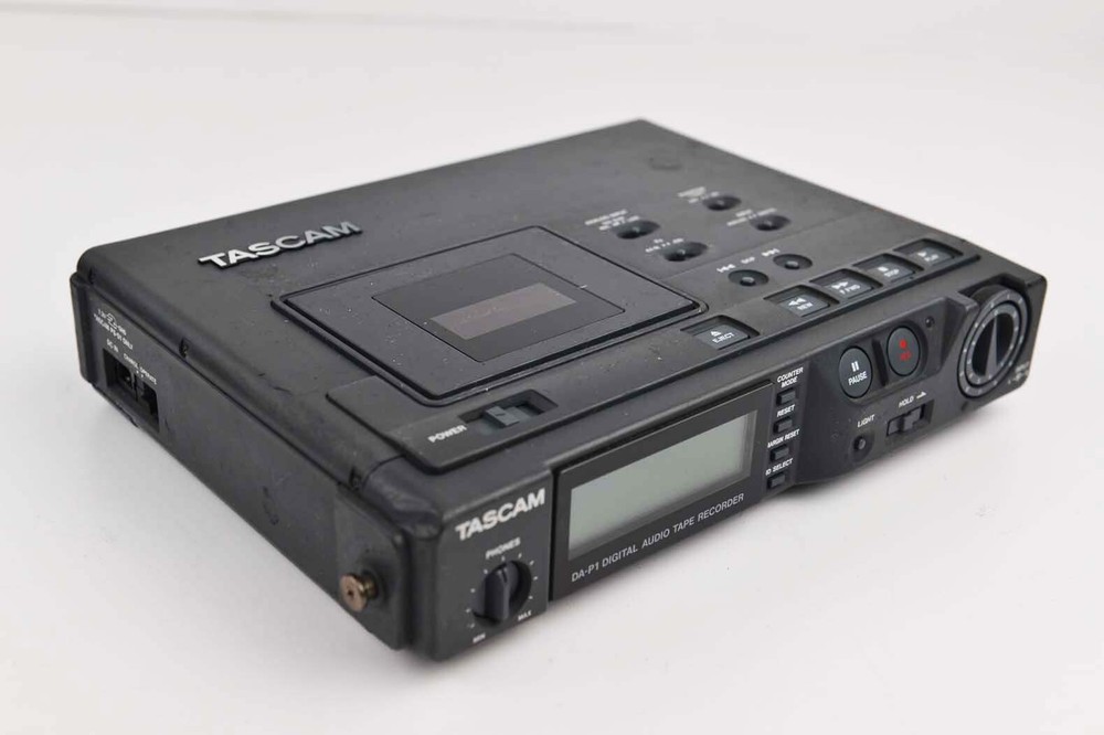 TASCAM DA-P1 Portable DAT Recorder + Soft Case