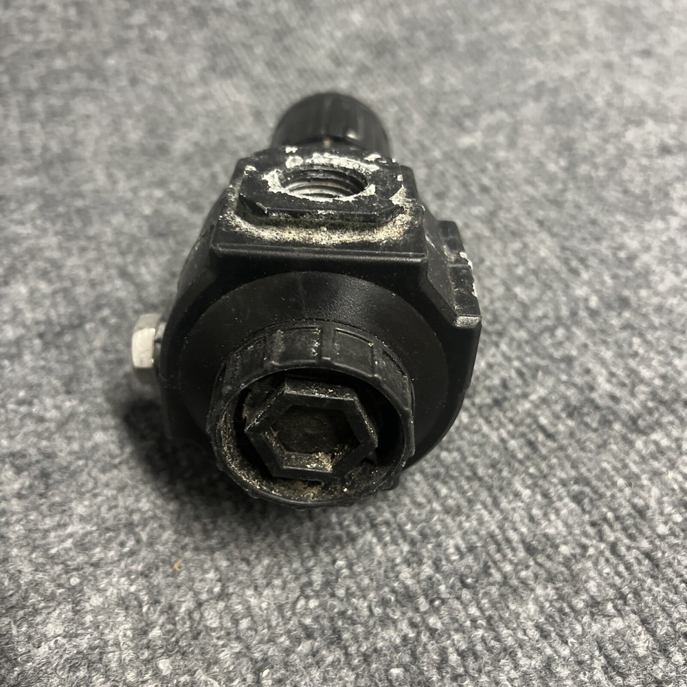 Dayton 4ZM22 1/2" Filter Regulator Used