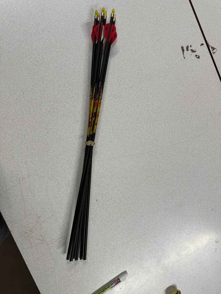 Used - Carbon Express - Mayhem - 350 - 25" - Half Dozen - Nocks & Inserts