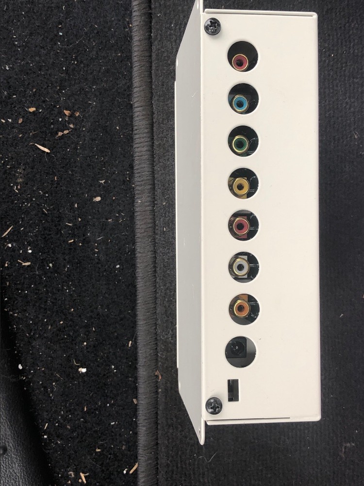 Audio Authority AccessEz Model 985U Distribution Amplifier