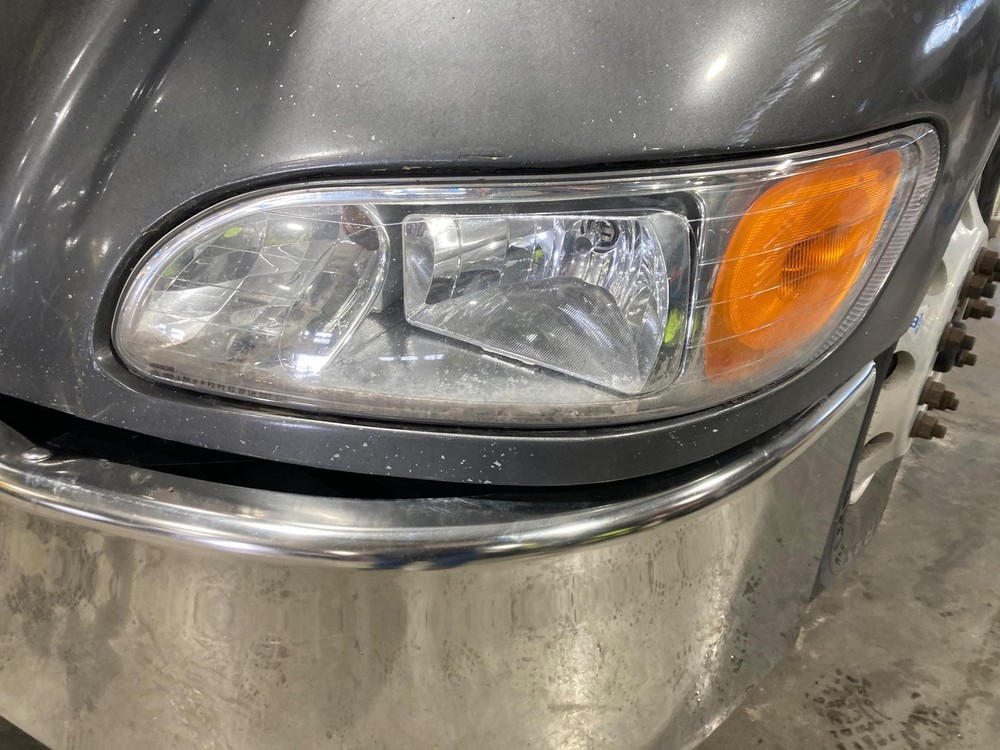 2006-2015 Peterbilt 386 Left/Driver Headlamp - Used