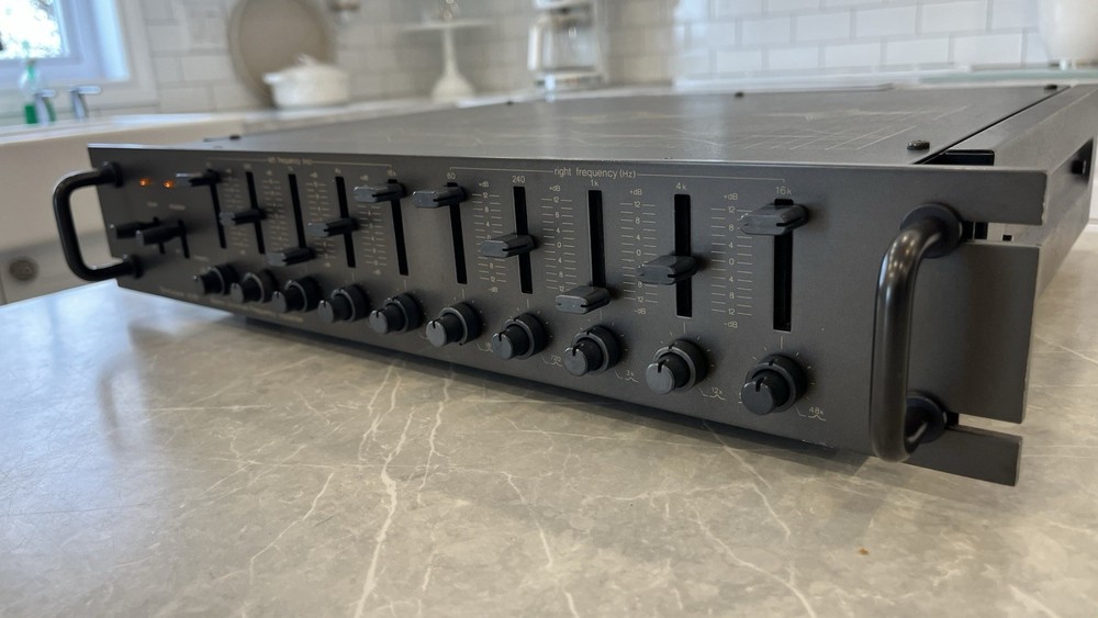 TECHNICS 10E SH-9010 E FREQUENCY EQUALIZER perfect working 120v 17 3/4 WIDE