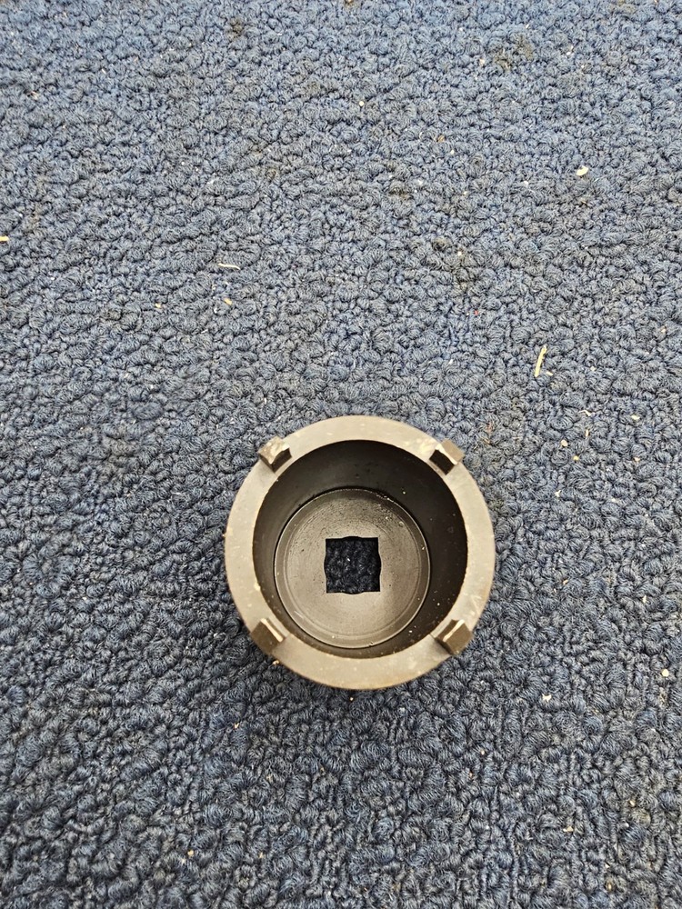 100253-001: Socket Tool, 1.75 Inch Adapts To .5 Inch Drive Socket