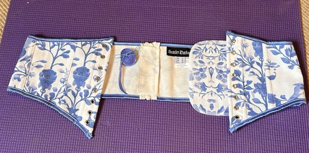 Scarlet Darkness Belt Corset ribbon tie Size 14 Renaissance Cosplay tapestry