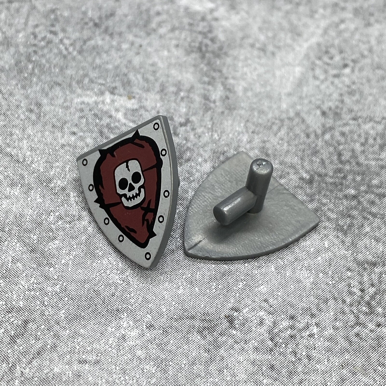 3pack Custom Classic Skull Shield Small Block Accessory for Minifigures D9DPA31