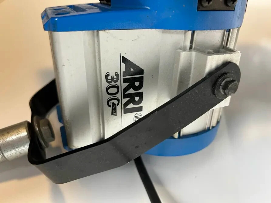 Arri 300 Plus Studio Light With Barn Doors & Bulb