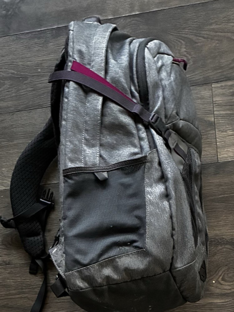 North Face Recon Backpack grey/maroon Flexvent School Travel Work Hiking